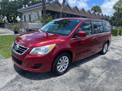 2012 Volkswagen Routan Image # 1