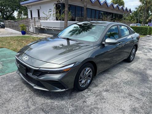 2024 Hyundai Elantra Image # 1