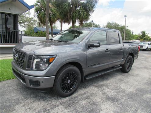 2018 Nissan Titan Image # 1